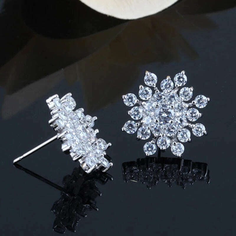 Korean Fashion Jewelry Exquisite Rhinestone Crystal Christmas Snowflake Flower Earrings Wholesale Boucles d'oreilles Oorbellen - KIMLUD