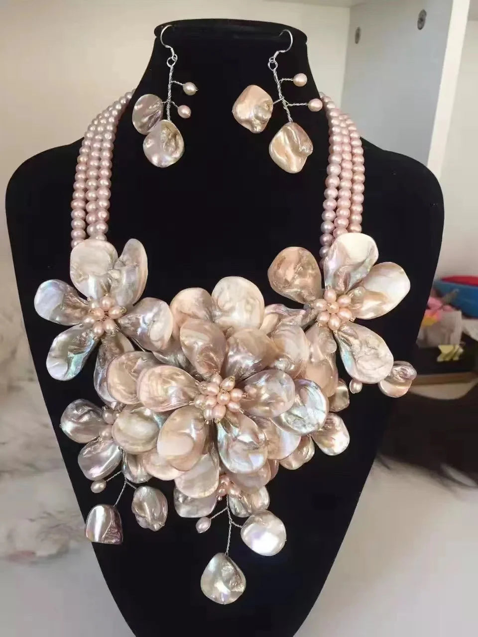 Women's 18" Pink Pearl and  White Shell Flower Statement Necklace and Bracelet Earring Set