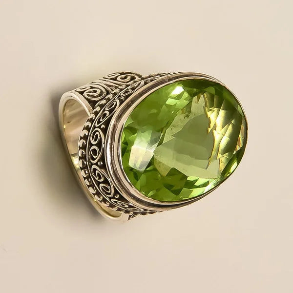 Vintage Peridot Green Zircon Rings for Women Carved Flower Pattern Ring Fashion Creative Design Handmade Wedding Party Jewelry