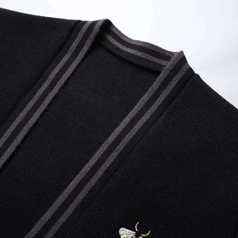 Bee Embroidery Men&#39;s Sweater Cardigan Korean Casual Coat Elegant Men Sweater 2021 Autumn Coat Trend Abrigo Hombre Men Clothing - KIMLUD